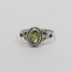 Bague ovale Peridot en argent 925.