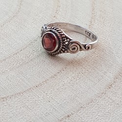 bague argent 925 grenat rouge facettés rond 6 mm