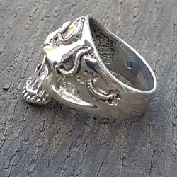 Bague tete de mort en argent 925 ficelle .