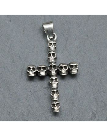 Pendentif tete de mort .