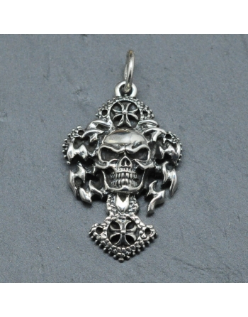 Pendentif tete de mort .