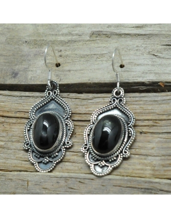 Boucle d ' oreilles Onyx .