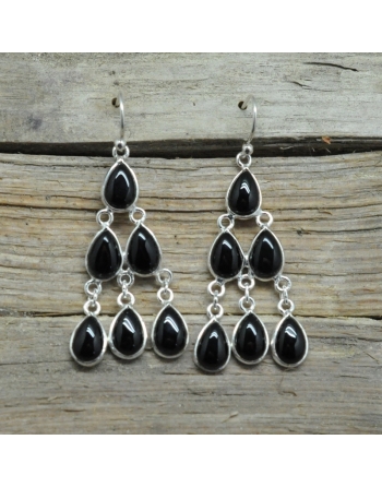 Boucle d ' oreille Onyx .