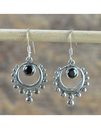 Boucles d ' oreilles Onyx .