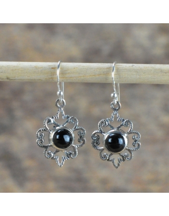 Boucles d ' oreilles Onyx .