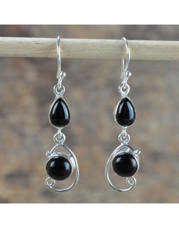 Boucles d ' oreilles Onyx .