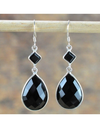 Boucles d ' oreilles Onyx .