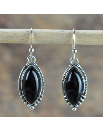 Boucles d ' oreilles Onyx .