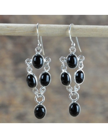 Boucles d ' oreilles Onyx .