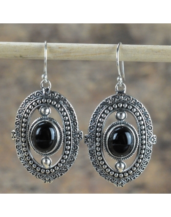 Boucles d ' oreilles Onyx .