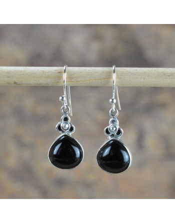 Boucles d ' oreilles Onyx .