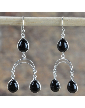 Boucles d ' oreilles Onyx .