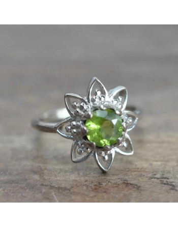 Bague fleur Péridot